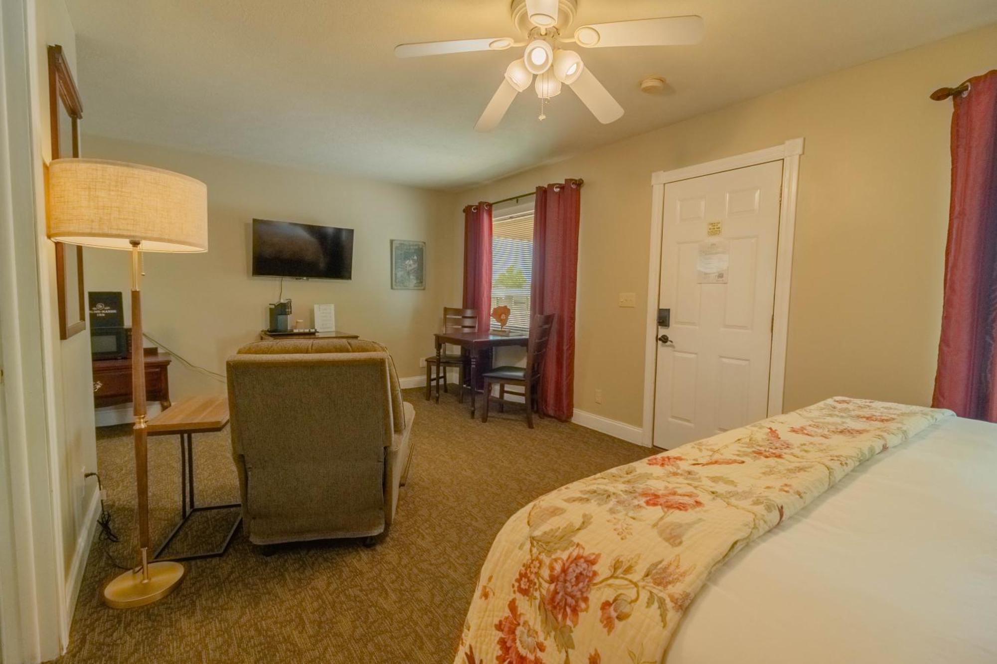 Carlton Marion Inn Yellville Room photo