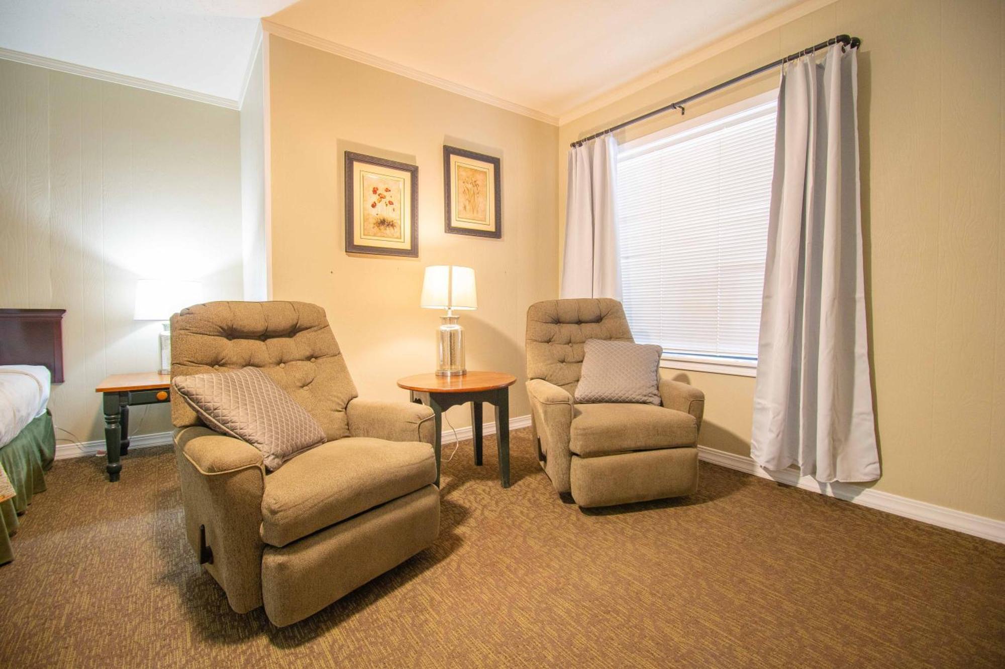 Carlton Marion Inn Yellville Room photo