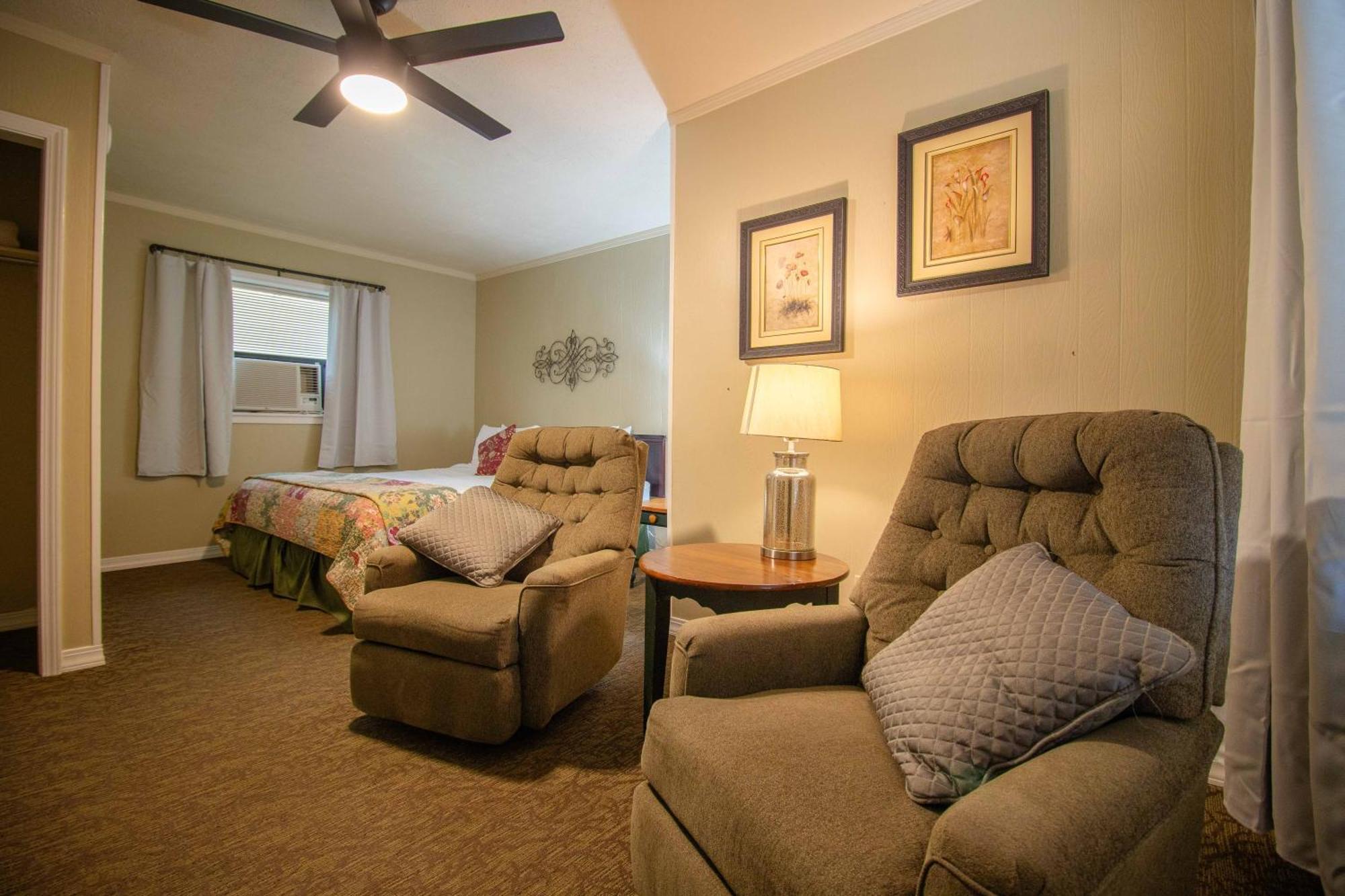 Carlton Marion Inn Yellville Room photo